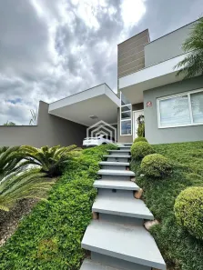 Casa com 3 Quartos à venda, 240m² no Floresta, Joinville