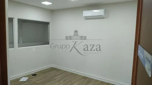 Sala Comercial à venda, 87m² no Condomínio Royal Park, São José dos Campos