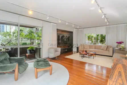 Apartamento com 3 Quartos à venda, 210m² no Indianópolis, São Paulo