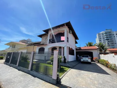 Casa com 3 Quartos à venda, 210m² no Centro, Biguaçu