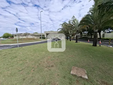 Casa de Condomínio com 4 Quartos para alugar, 240m² no Nova Uberlândia, Uberlândia