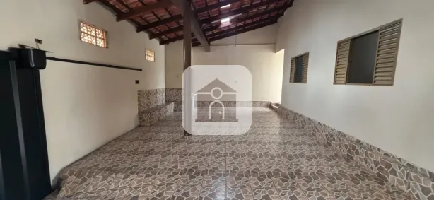 Casa com 3 Quartos para alugar, 130m² no Taiaman, Uberlândia