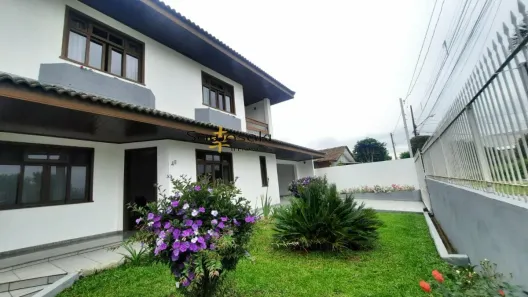 Casa com 3 Quartos à venda, 240m² no Uberaba, Curitiba