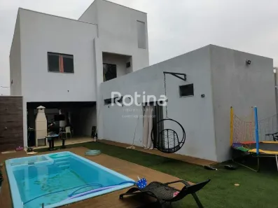 Casa com 5 Quartos à venda, 238m² no Jardim Inconfidência, Uberlândia