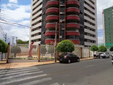 Apartamento com 4 Quartos para alugar, 210m² no Fátima, Teresina