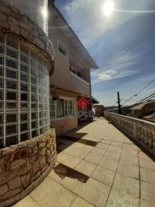 Sobrado com 4 Quartos à venda, 429m² no Jardim Guapituba, Mauá