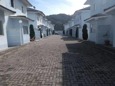 Sobrado com 3 Quartos à venda, 97m² no Itapema, Guararema