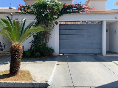 Casa com 3 Quartos à venda, 210m² no Jardim Atlântico, Goiânia