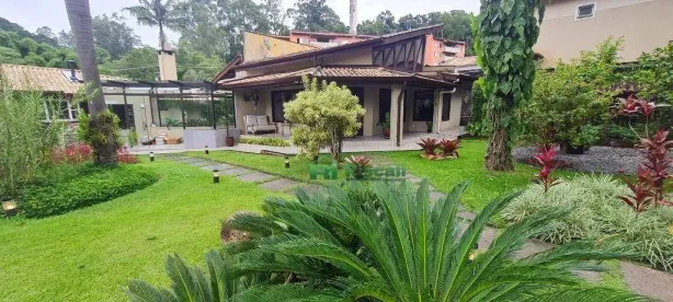 Casa com 4 Quartos para alugar, 332m² no Parque das Cigarreiras, Taboão da Serra