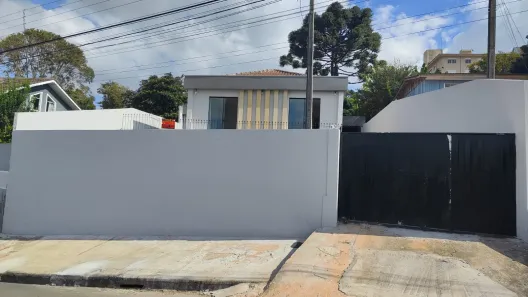 Casa com 3 Quartos à venda, 170m² no Uvaranas, Ponta Grossa