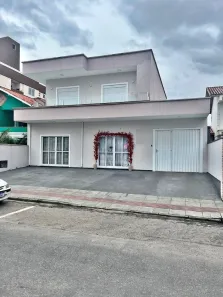 Casa com 3 Quartos à venda, 260m² no Pagani, Palhoça