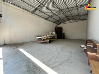 Galpão/Depósito/Armazém para alugar, 220m² no Santo Antônio dos Campos, Divinópolis