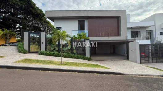 Sobrado com 3 Quartos à venda, 239m² no Vila Progresso, Maringá