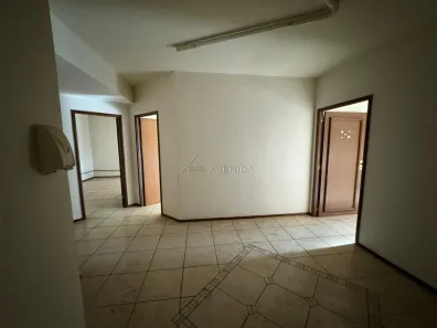 Sala Comercial para alugar, 213m² no Vitória, Londrina