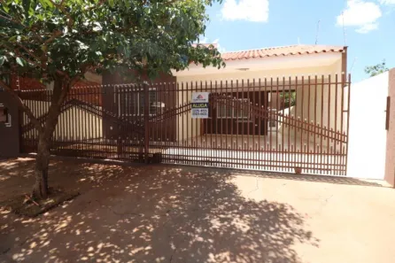 Casa com 2 Quartos para alugar, 123m² no , Paiçandu
