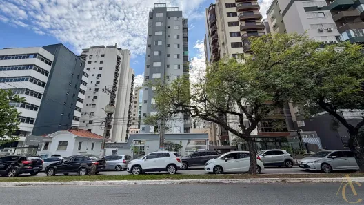 Apartamento com 2 Quartos para alugar, 87m² no Centro, Florianópolis