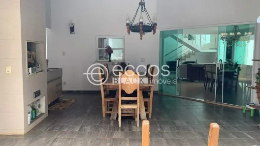 Casa de Condomínio com 4 Quartos à venda, 286m² no Gávea, Uberlândia