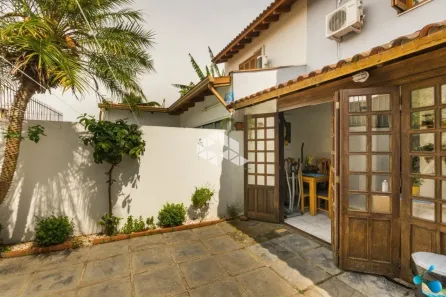 Casa com 2 Quartos à venda, 189m² no Hípica, Porto Alegre