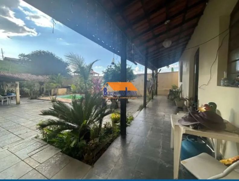 Casa com 4 quartos — Alto Caiçaras, Belo Horizonte