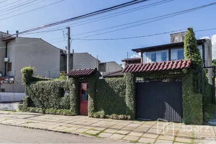 Casa com 3 Quartos à venda, 235m² no Guarujá, Porto Alegre