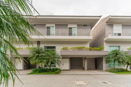 Casa de Condomínio com 3 Quartos à venda, 212m² no Jardim Social, Curitiba