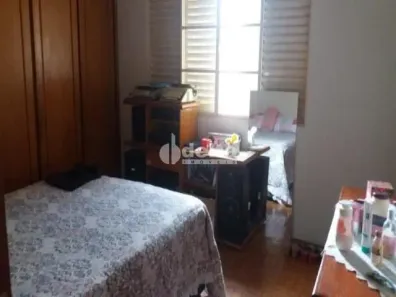 Casa com 3 Quartos à venda, 210m² no Santa Mônica, Uberlândia