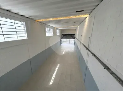 Galpão/Depósito/Armazém para alugar, 300m² no Vila Anastácio, São Paulo
