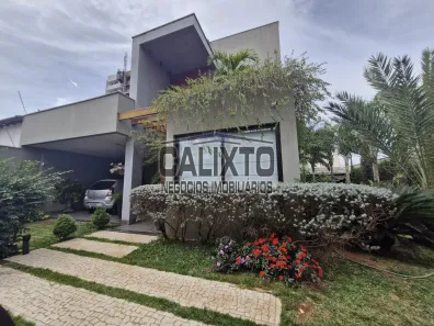 Casa com 3 Quartos à venda, 320m² no Novo Mundo, Uberlândia