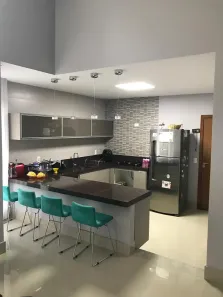 Casa de Condomínio com 3 Quartos para alugar, 180m² no Lagoa, Macaé