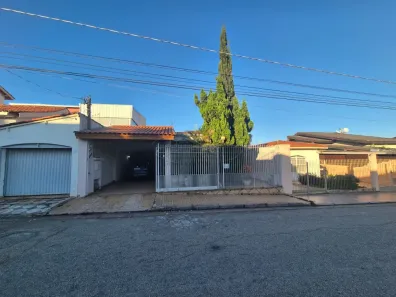 Casa com 3 Quartos para alugar, 180m² no Jardim São Paulo, Sorocaba
