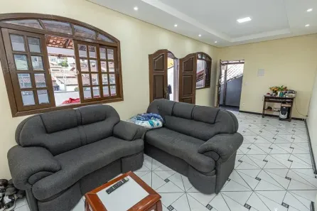 Casa com 3 Quartos à venda, 230m² no Heliópolis, Belo Horizonte
