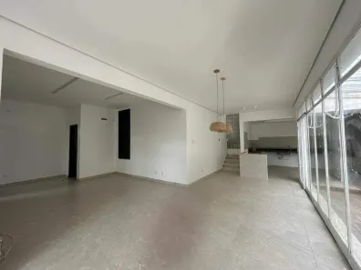 Casa com 5 Quartos à venda, 228m² no Santo Antônio, Belo Horizonte