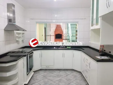 Sobrado com 4 Quartos à venda, 207m² no Vila Gilda, Santo André