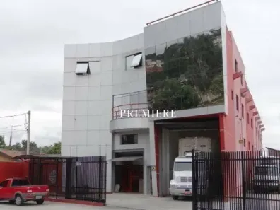 Prédio Comercial para alugar, 2300m² no Uberaba, Curitiba