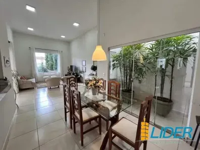 Casa com 3 Quartos à venda, 198m² no Osvaldo Rezende, Uberlândia