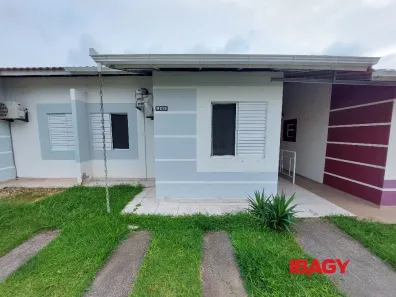 Casa com 2 Quartos para alugar, 70m² no Bela Vista, Palhoça