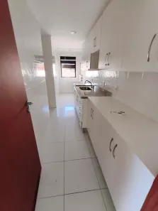 Apartamento com 2 Quartos para alugar, 70m² no Cavaleiros, Macaé