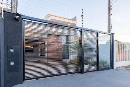 Casa com 3 Quartos à venda, 132m² no Califórnia, Londrina