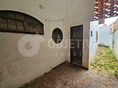 Casa com 4 Quartos para alugar, 130m² no Cidade Jardim, Uberlândia