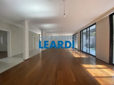 Casa com 4 Quartos para alugar, 340m² no Vila Madalena, São Paulo