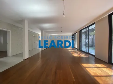 Casa com 4 Quartos para venda ou aluguel, 340m² no Vila Madalena, São Paulo