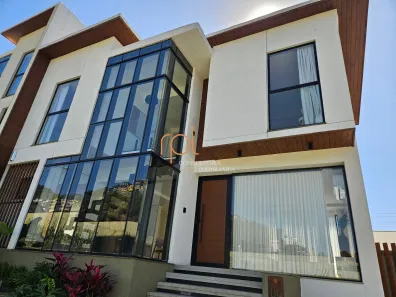 Casa de Condomínio com 3 Quartos à venda, 224m² no Valparaíso, Petrópolis