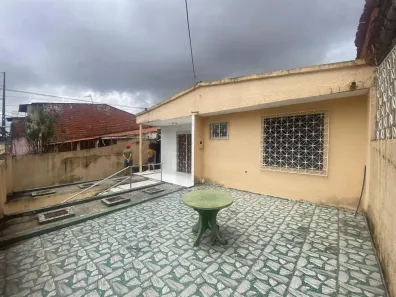 Casa com 3 Quartos à venda, 330m² no Demócrito Rocha, Fortaleza