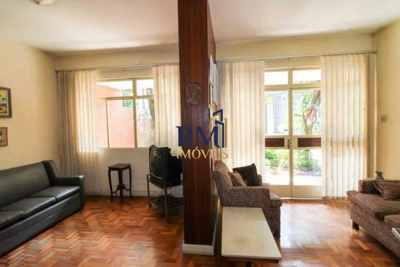 Casa com 4 quartos — Santo Antônio, Belo Horizonte