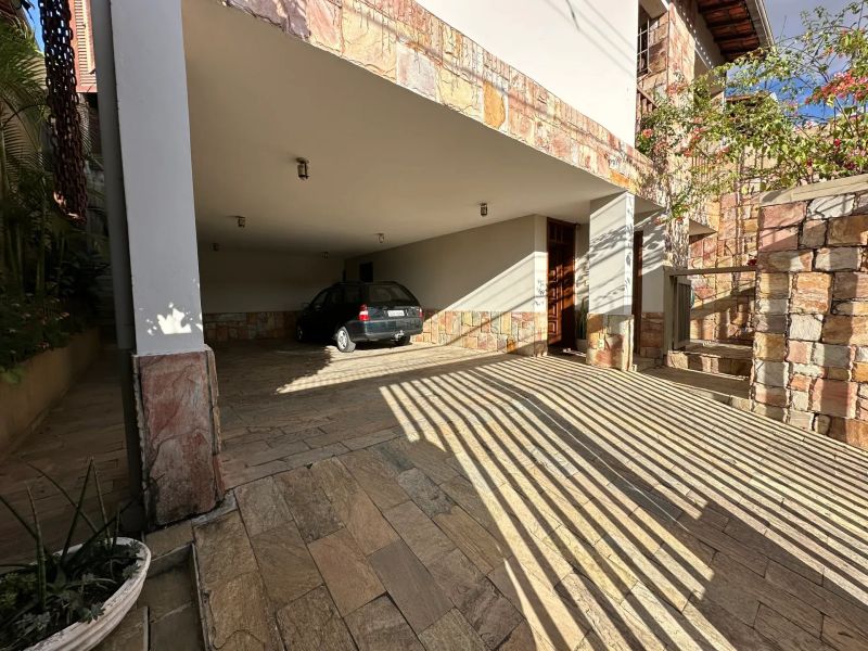 Casa com 4 quartos — Alto Caiçaras, Belo Horizonte