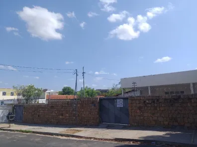 Imóvel Comercial com 3 Quartos para alugar, 462m² no Cristo Rei, Teresina