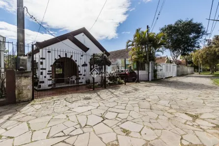 Casa com 3 Quartos à venda, 137m² no Passo da Areia, Porto Alegre