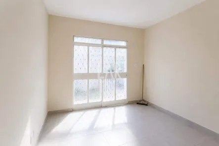 Casa com 3 Quartos para alugar, 250m² no Santa Tereza, Belo Horizonte