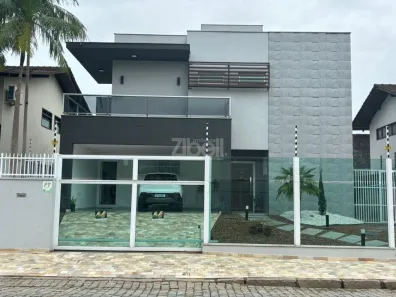 Sobrado com 3 Quartos à venda, 254m² no Bucarein, Joinville