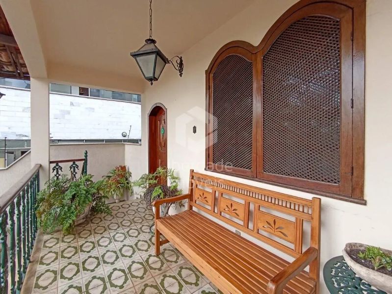 Casa com 4 quartos — Grajaú, Belo Horizonte